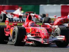 Pilot Ferrari Michael Schumacher v průběhu Velké ceny Japonska formule 1.