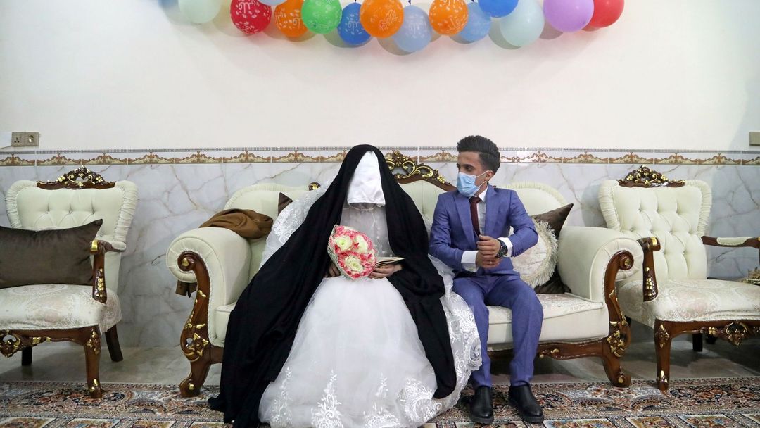 Ženich a nevěsta v iráckém městě Kerbala.