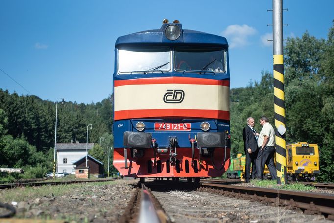 Lokomotiva Bardotka či Zamračená (podle vzhledu jejího čela).