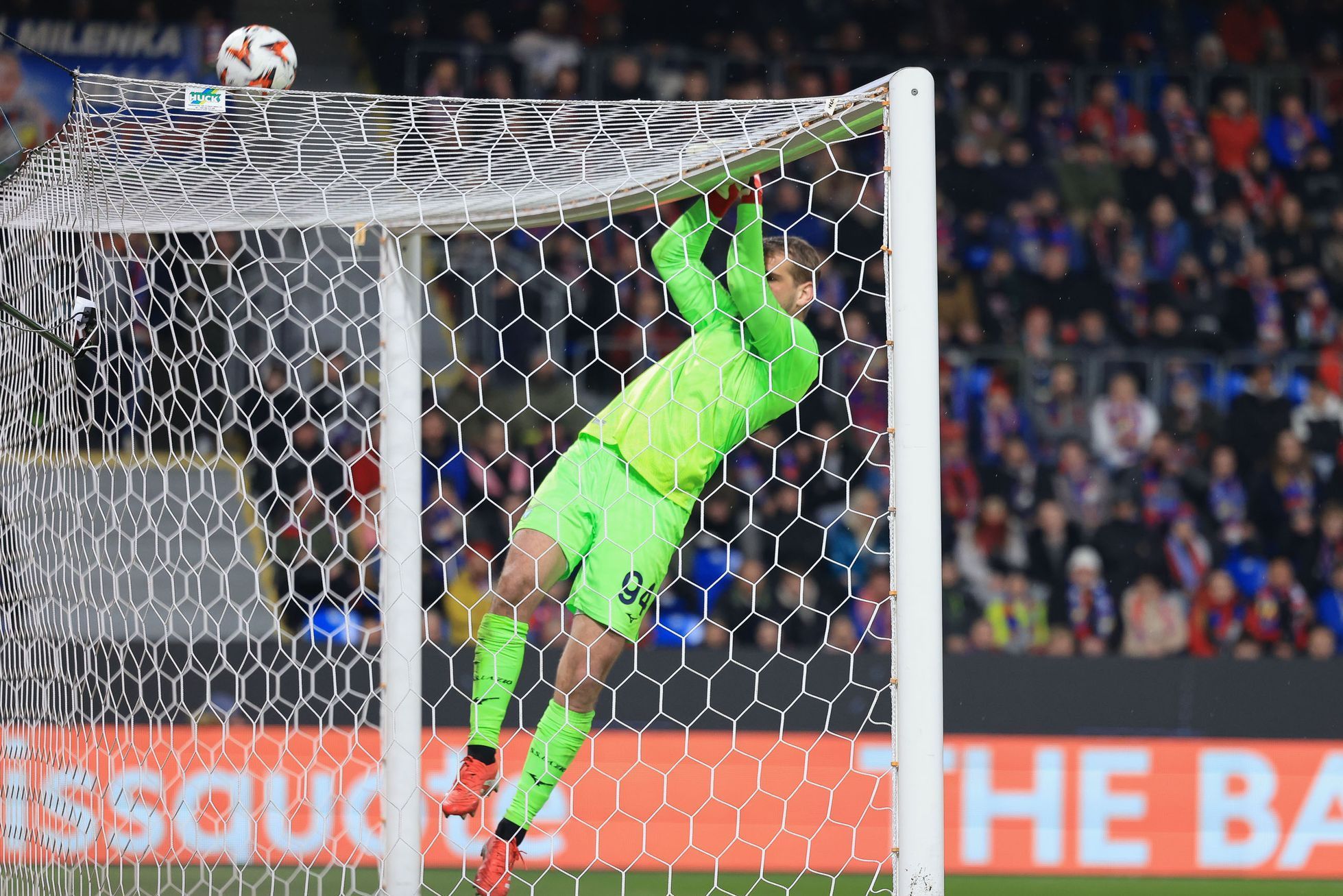 Ivan Provedel v zápase EL Viktora Plzeň - Lazio