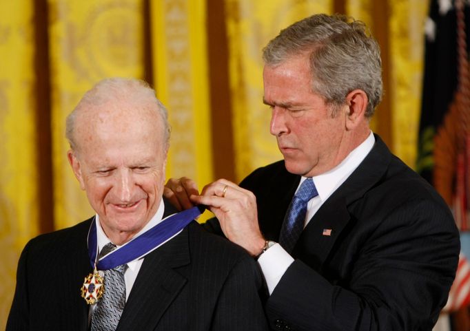 President Bush presents the Presidential Medal of Freedom to economist Gary S. Becker during a ceremony in the East Room of the White House in Washington,Nov. 5, 2007