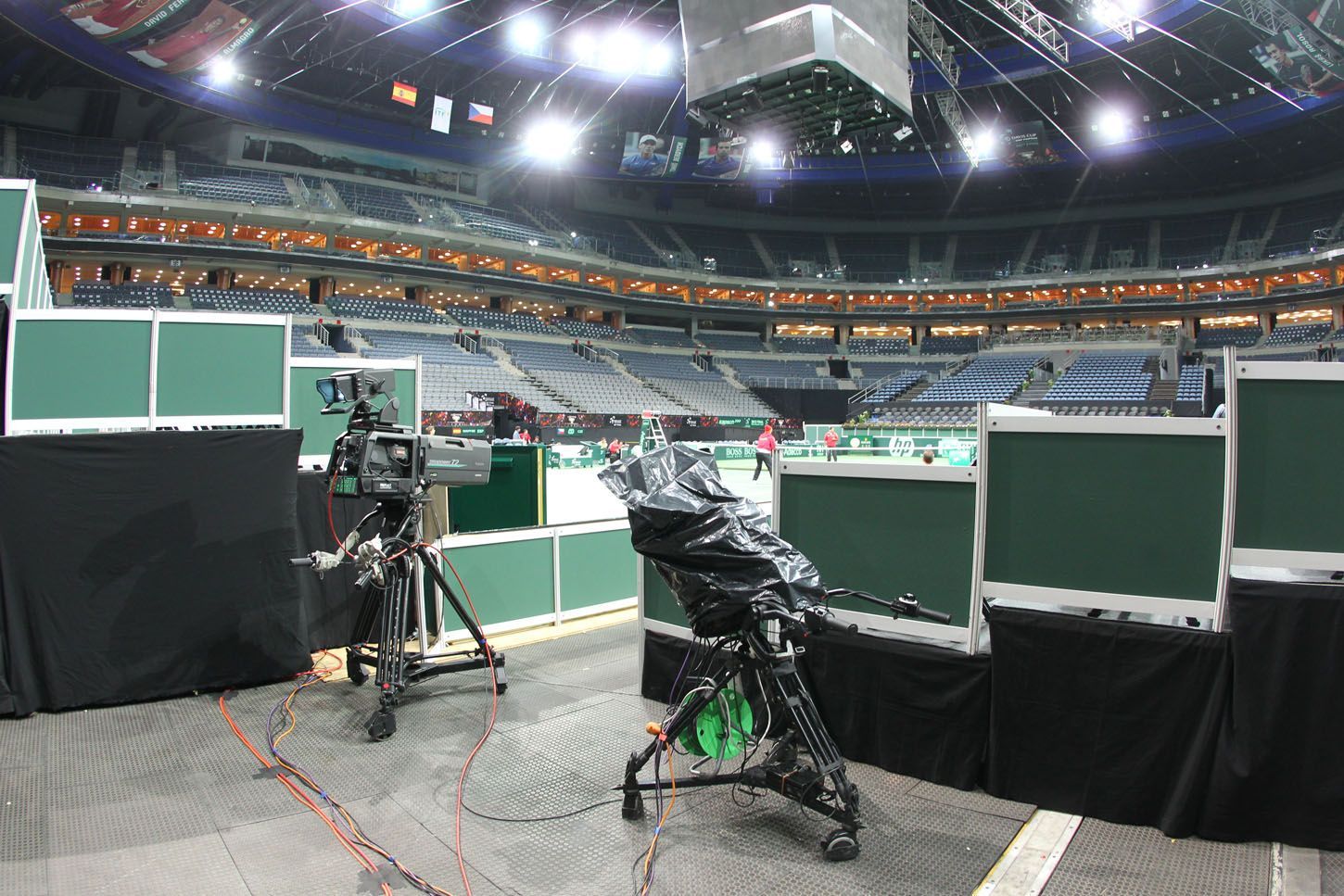 Páteční poslední přípravy v O2 areně