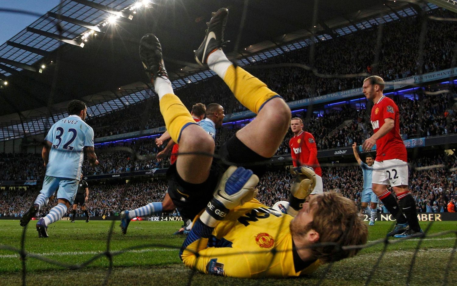 Brankář Manchesteru United David de Gea po inkasovaném gólu od Vincenta Kompanyho z Manchesteru City