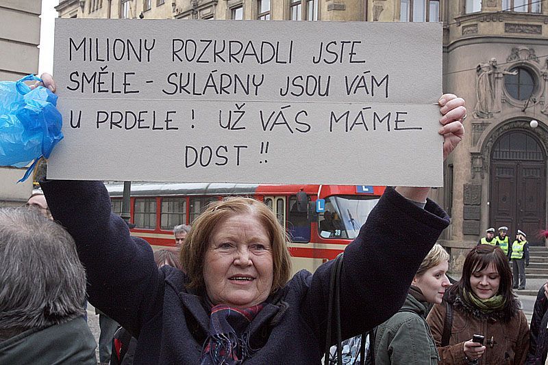 Skláři demonstrují před vládou