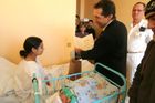 Matce není 15 a nemá dítě s otcem, zlobí se Jihlava