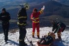 Paraglidista zůstal viset na skále, má vážná zranění