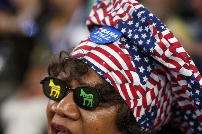 A delegate reacts during the first day of the Democratic National Convention in Charlotte, North Carolina September 4, 2012. REUTERS/Eric Thayer (UNITED STATES - Tags: POLITICS ELECTIONS) Published: Zář. 4, 2012, 11:30 odp.