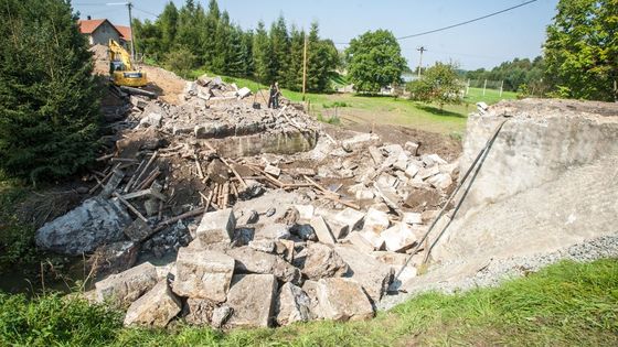 FOTO Tak vypadá Vilémov po tragédii. Most zabil čtyři lidi