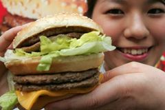 Největší milovníci fast foodů? Britové a Američané