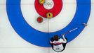 Zuzana Paulová v zápase smíšených dvojic v curlingu Česko - Norsko na ZOH 2022