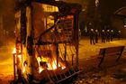 Nepokoje v Aténách pokračují. Mírní je 6000 policistů