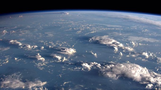 Snímek astronauta Terryho W. Virtse z kosmu.