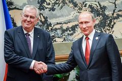 Zeman se v Číně sešel s Putinem, jednali o IS i obchodu