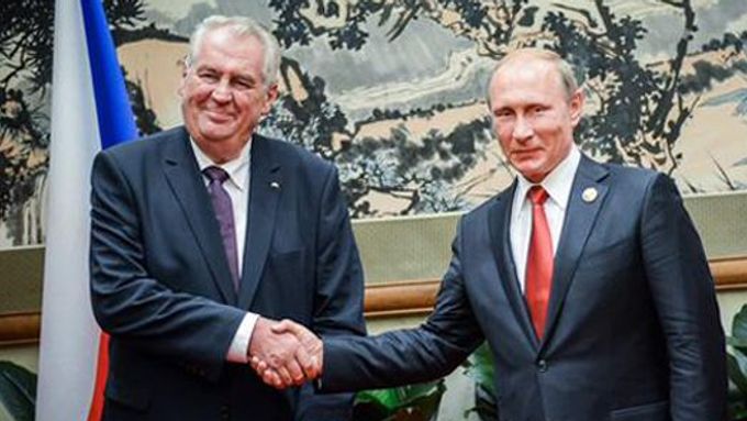 Miloš Zeman a Vladimir Putin při setkání v Číně.