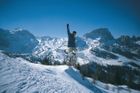 Pro zraněného chlapce na snowboardu letěl vrtulník