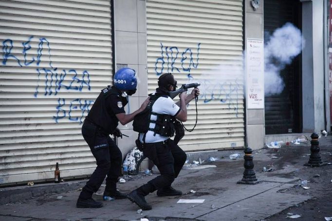 Demonstrace na istanbulském náměstí Taksím očima tureckého fotografa