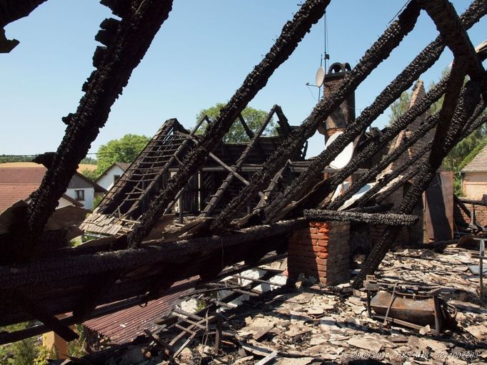 Penzion s restaurací se hasičům zachránit nepodařilo