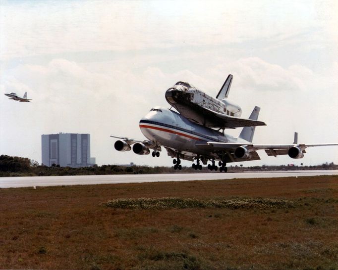 24. březen 1979. Přeprava raketoplánu Columbia do Kennedyho vesmírného střediska.