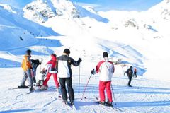 Výroba lyží ve Sportenu nabírá na obrátkách