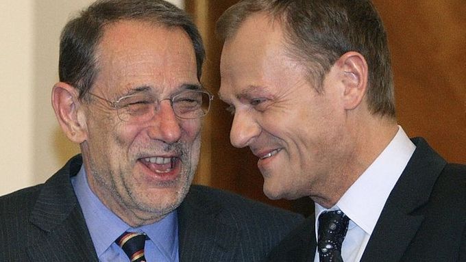 Šéf zahraniční politiky Evropské unie Javier Solana (vlevo) může být s novou polskou vládou Donalda Tuska (vpravo) spokojený.