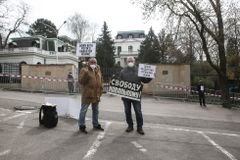 Ruští agenti v Česku vytěžují poslance, řídí putinovské trolly nebo šikanují krajany