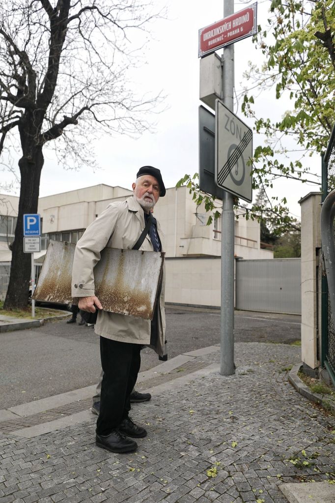 Přejmenování části Korunovační ulice v Praze 6 na ulici Ukrajinských hrdinů.