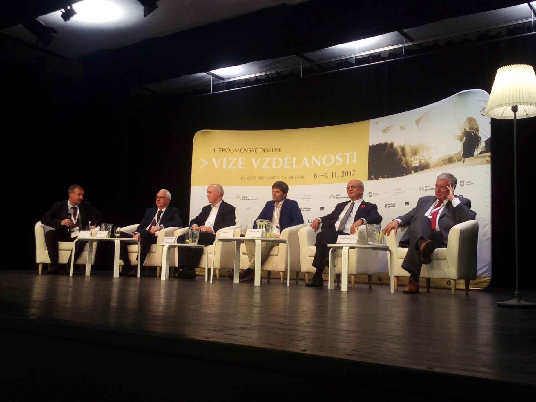 Debata pětice prezidentských kandidátů v Broumovském klášteře (Jiří Drahoš, Pavel Fischer, Marek Hilšer, Michal Horáček, Vratislav Kulhánek)