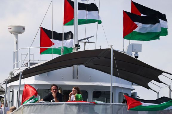 Švédská aktivistka Greta Thunberg odplouvá z Barcelony spolu s dalšími aktivisty coby součást humanitární expedice do města Gaza.