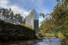 Tak úchvatný výhled z toalet nikde jinde na světě není. Architekti kouzlili u norského vodopádu