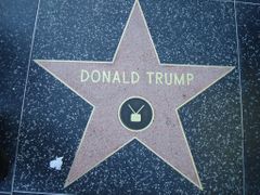 Trump má svou hvězdu i na chodníku v Hollywoodu