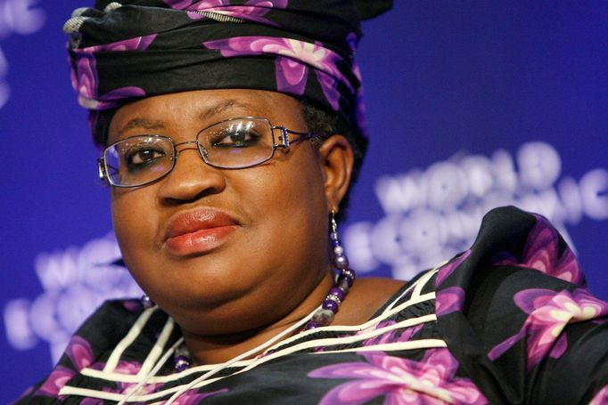 Nigerijka Okonjová-Iwealová bude jako první žena v čele Světové obchodní organizace (WTO). Zde je na snímku z roku 2009 na Světovém ekonomickém fóru.