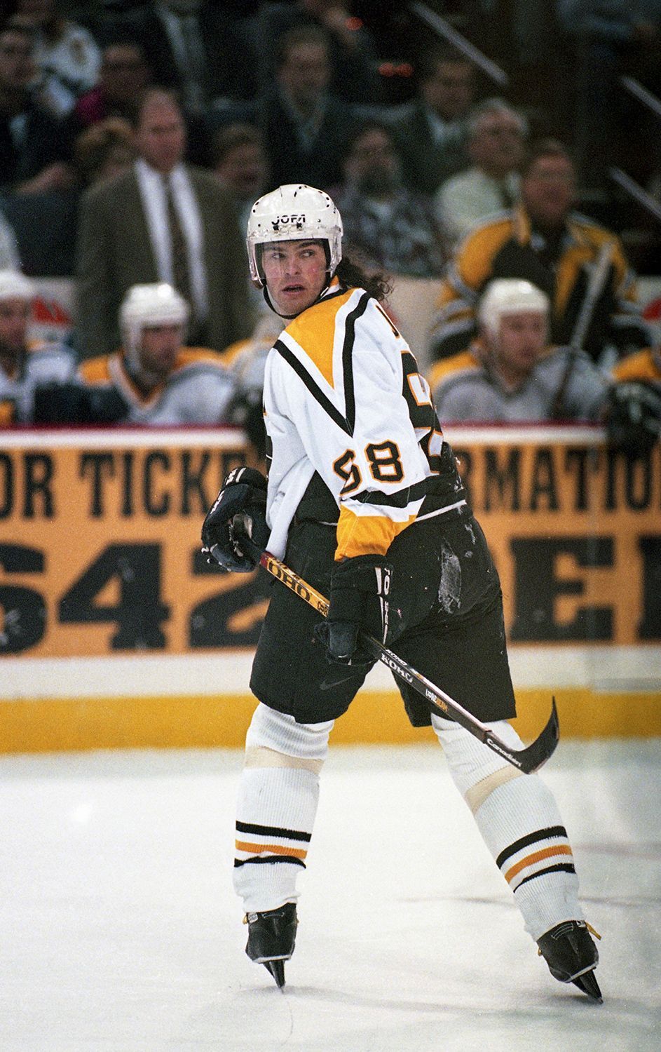 Herbert Slavík: hvězdy českého hokeje, fotoreportáž z NHL v době před OH v Naganu a snímky z Nagana