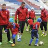 Fotbalová reprezentace trénuje s malými žáčky Sigmy Olomouc