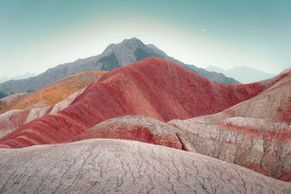 Červené hory, ponorné řeky a další divy očima nejlepších profesionálních fotografů