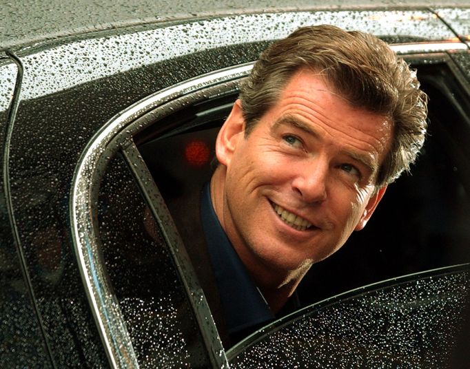 Pierce Brosnan v roce 2002, kdy Bonda naposledy ztvárnil ve filmu Dnes neumírej.