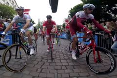 Pohled do zákulisí Tour de France: podívejte se do pelotonu očima závodníků týmu Cofidis