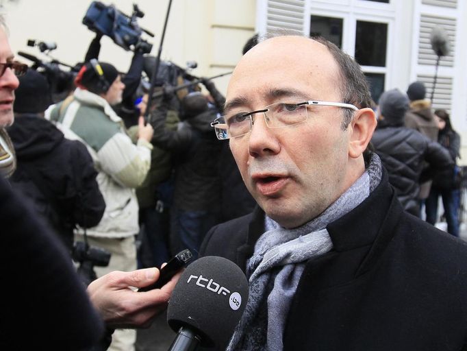 Walloon Region President Rudy Demotte arrives at a meeting to discuss the closure of the Arcelor Mittal plant in Liege, in Brussels January 25, 2013. ArcelorMittal, the world's largest steel producer, plans to shut a coke plant and six finishing lines at its site in Liege Belgium, affecting 1,300 employees, the group said on Thursday. REUTERS/Yves Herman (BELGIUM - Tags: BUSINESS EMPLOYMENT) Published: Led. 25, 2013, 1:10 odp.