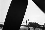 Sitenský za války sloužil u britského letectva. I kvůli absenci fotografického vzdělání byl zařazen oficiálně jako překladatel, celou dobu ale fotografoval. Na snímku letadlo československé stíhací perutě RAF, severní Wales, rok 1941.