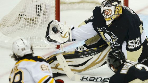 První setkání Jaromíra Jágra a Tomáše Vokouna v semifinále Stanely Cupu skončilo lépe pro pro borce s číslem 68, Boston vyhrál nad Pittsburghem 3:1.