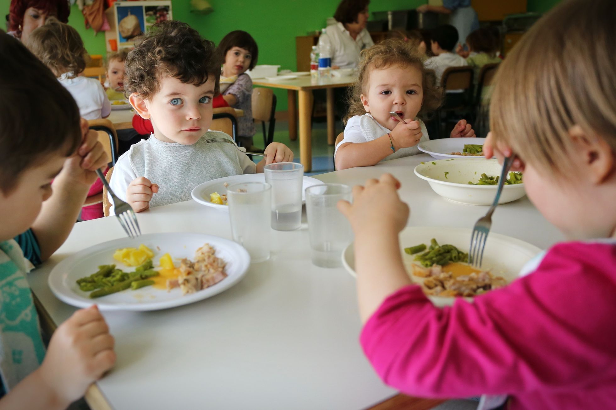 mateřská škola obědy ilustrační děti ilustrace oběd jídlo