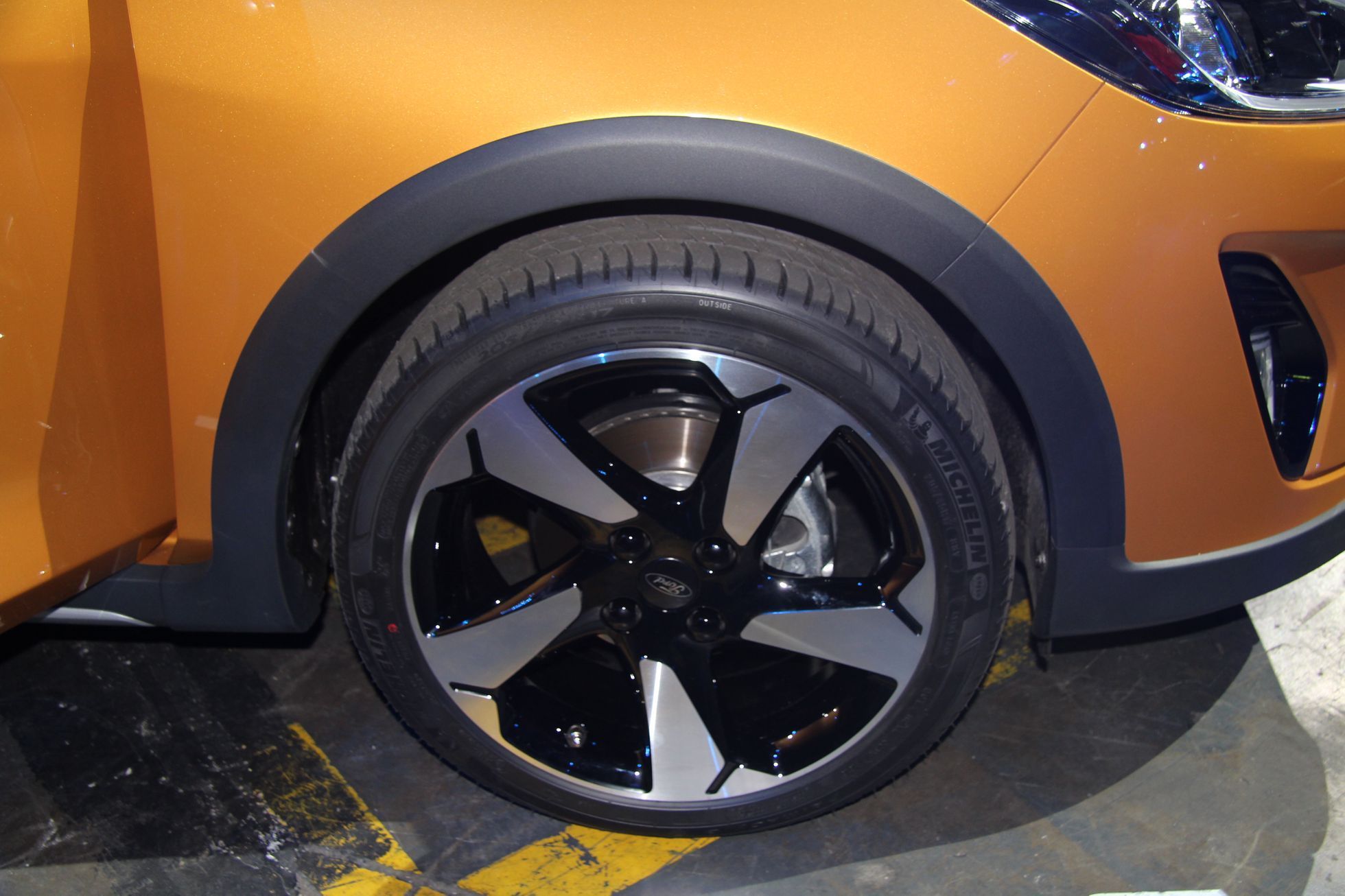 Ford Fiesta 2017 - 20 Active kolo a blatník