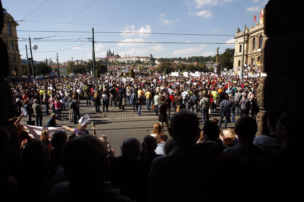 Demonstrace - policisté a zdravotníci