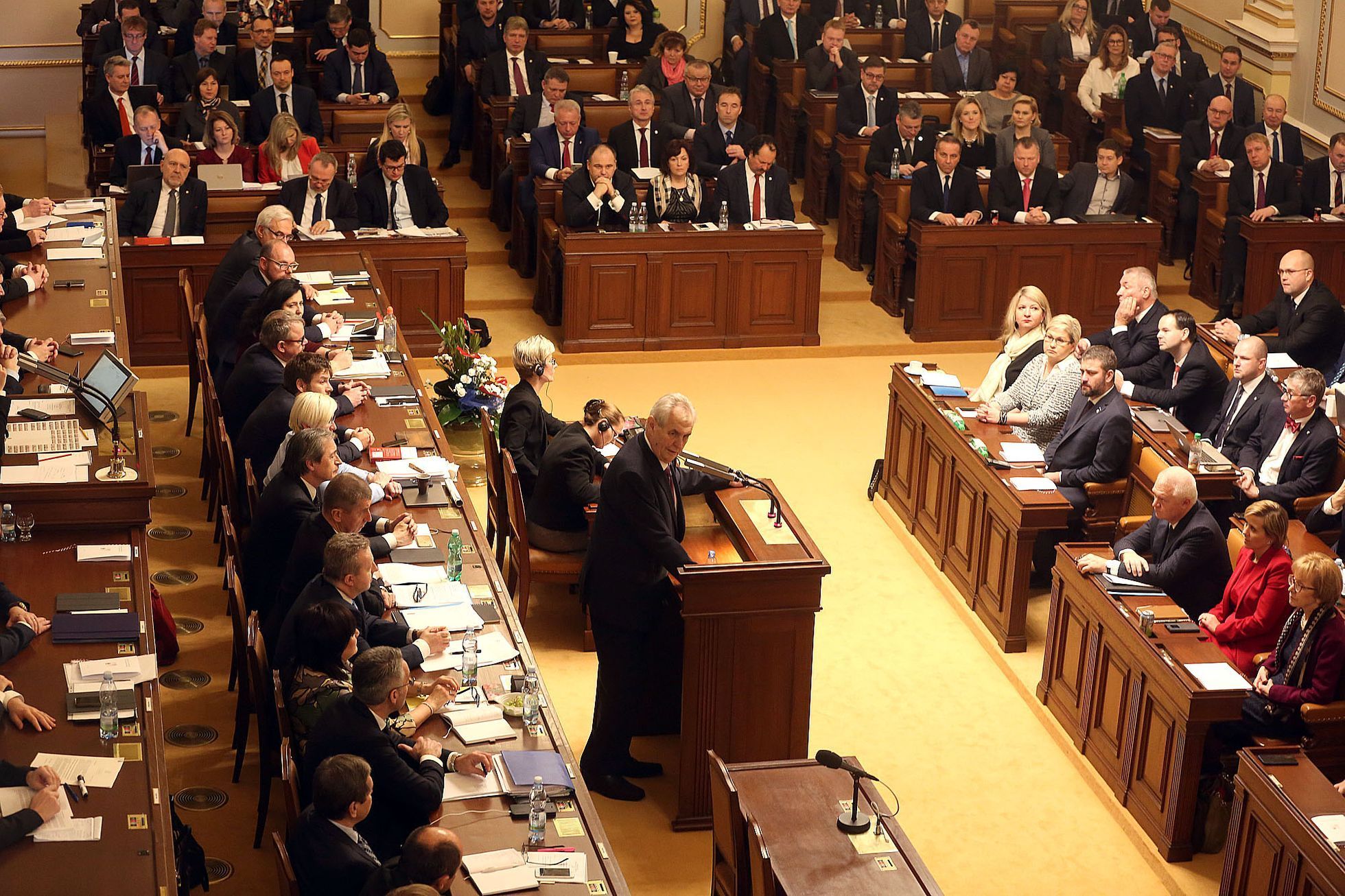 Prezident před vyjádřením nedůvěry vládě