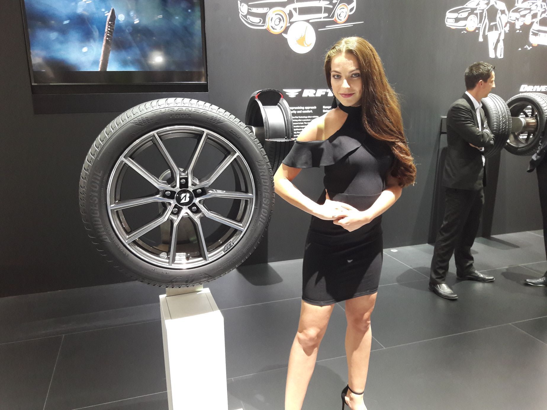 Auta a holky IAA Frankfurt 2017