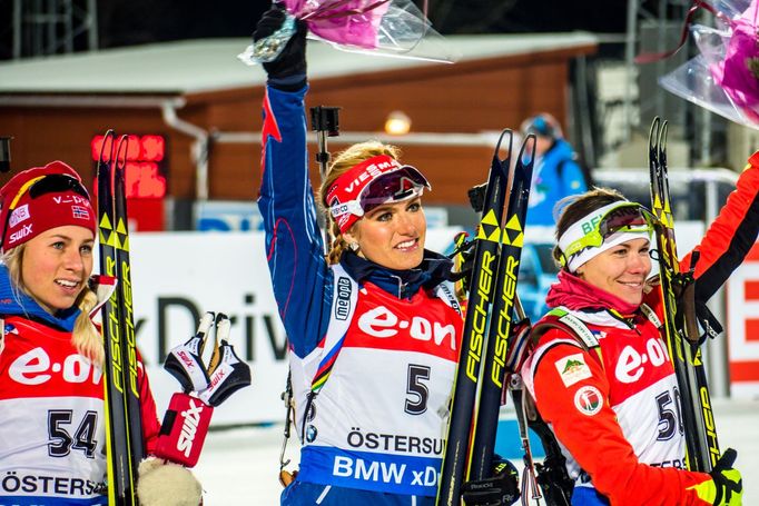 SP v Östersundu, 15 km Ž: Tiril Eckhoffová, Gabriela Soukalová a Naděžda Skardinová