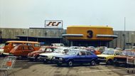 Opět rok 1978, jen místo je jiné. Nákupní centrum ve Vösendorfu a v popředí třeba první generace Volkswagenu Scirocco.