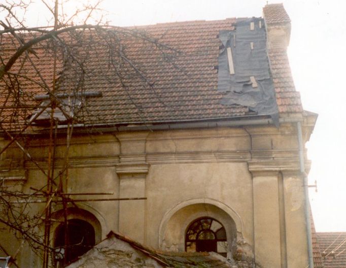 Luže - boční strana synagogy, před rekonstrukcí