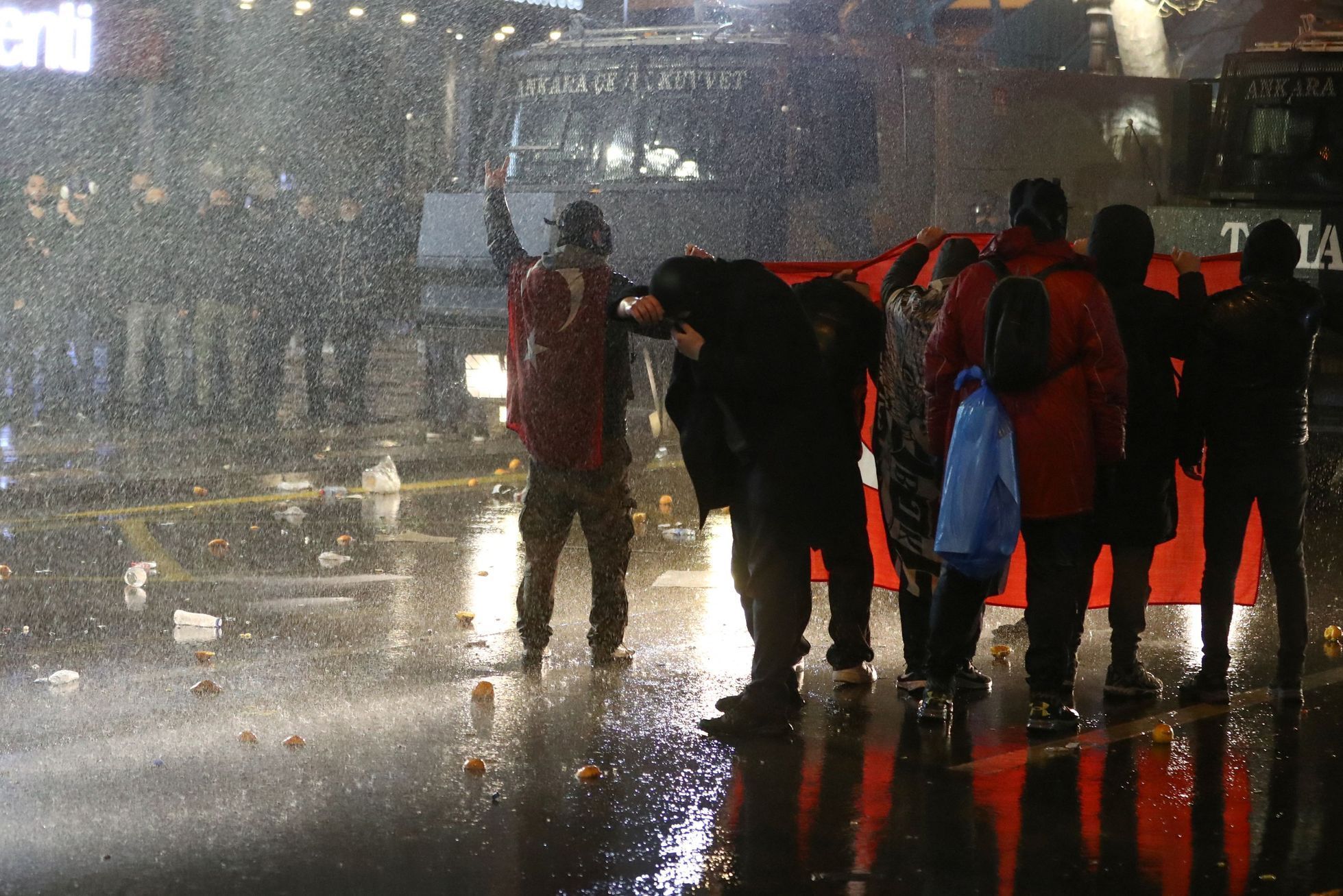 Turecko - protesty - zatčení starosty Istanbulu