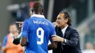 Fotbal, kvalifikace MS: Itálie - Česko:  Mario Balotelli a Cesare Prandelli