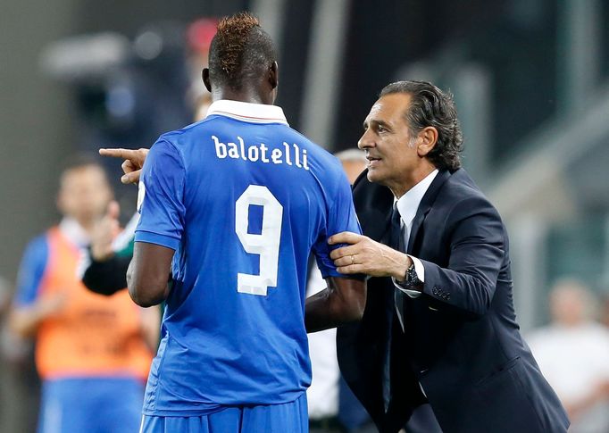 Fotbal, kvalifikace MS: Itálie - Česko:  Mario Balotelli a Cesare Prandelli